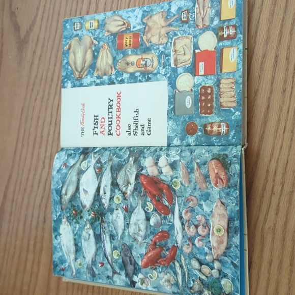 The Family Circle Fish and Poultry Cookbook also Shellfish and Game - Picture 3 of 7